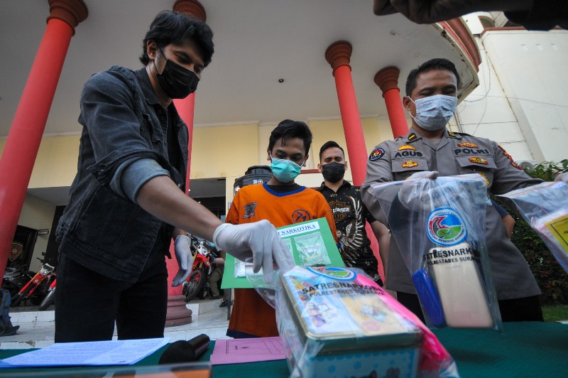 FOTO: Polisi di Surabaya Ringkus Kurir Narkoba Jaringan Lapas