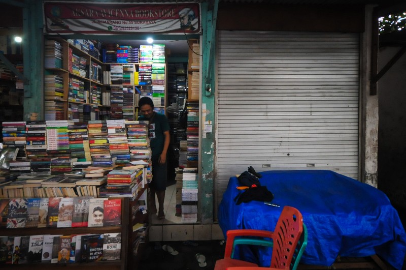 FOTO: Dimasa Pandemi Covid-19 Pedagang Buku Bekas Sepi Pembeli