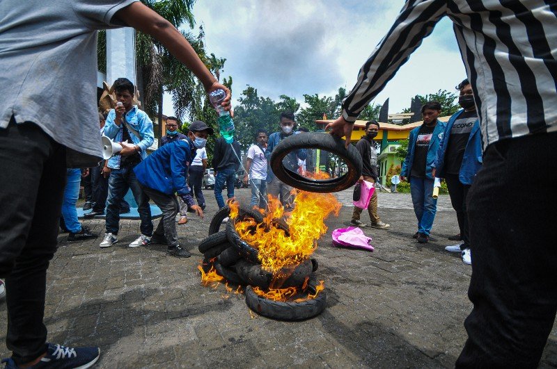 Diduga Aset Kampus Dijual, Mahasiswa Unitomo Surabaya Gelar Aksi Demo