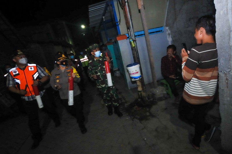 FOTO: Polsek Wonocolo Gelar Patrol Sahur