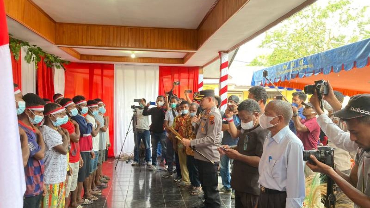 Kelompok Kriminal Bersenjata Ambaidiru Serahkan Diri ke Pangkuan NKRI