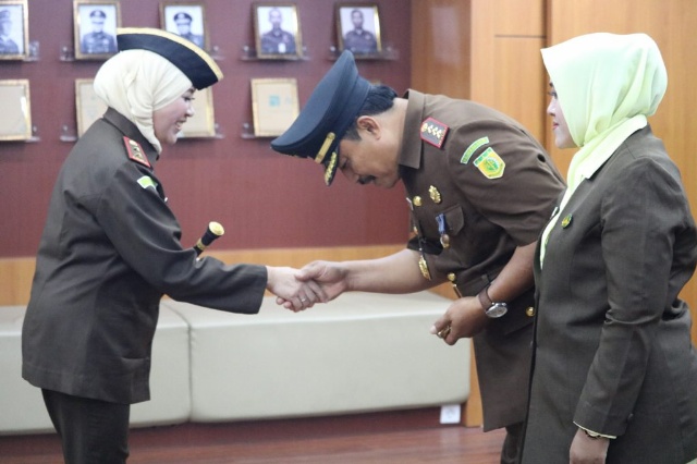 Lantik Kajari Bondowoso, Kepala Kejaksaan Tinggi Jatim Beri Pesan Menohok