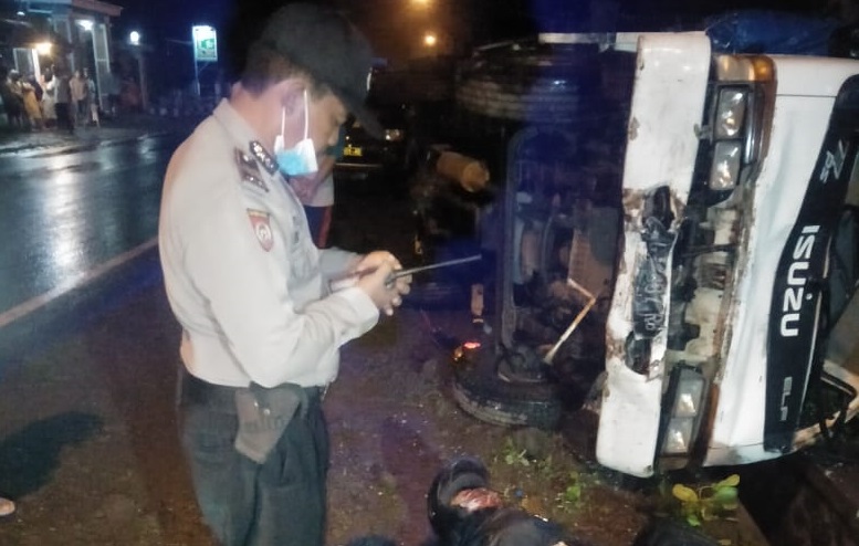 Kurang Waspada saat Menyeberang, Pengendara Motor Tewas Tertabrak Truk