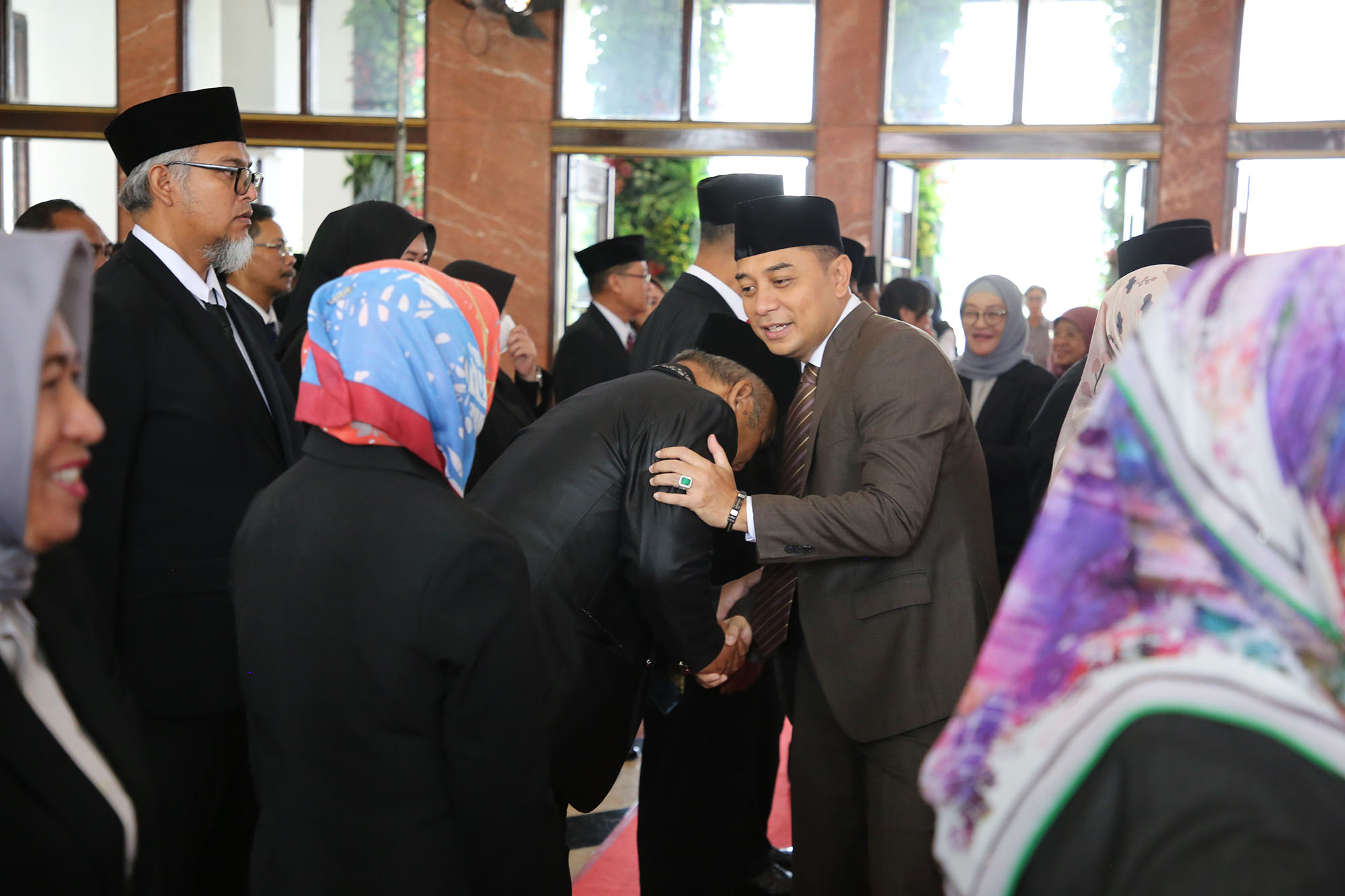 Lantik 54 Pejabat Kelurahan-Kecamatan, Wali Kota Eri Cahyadi Ingin Jajarannya Berani Berinovasi