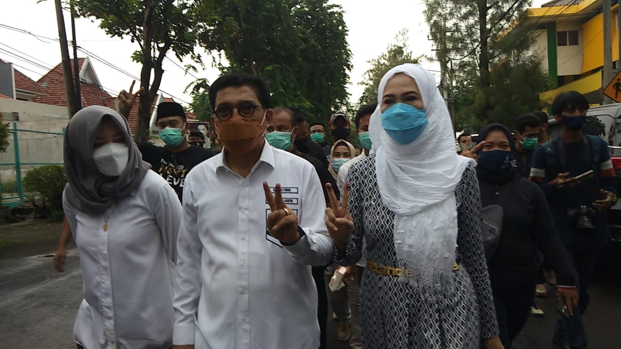 Jalan Kaki ke TPS, Machfud Arifin: Kita Serahkan pada Allah