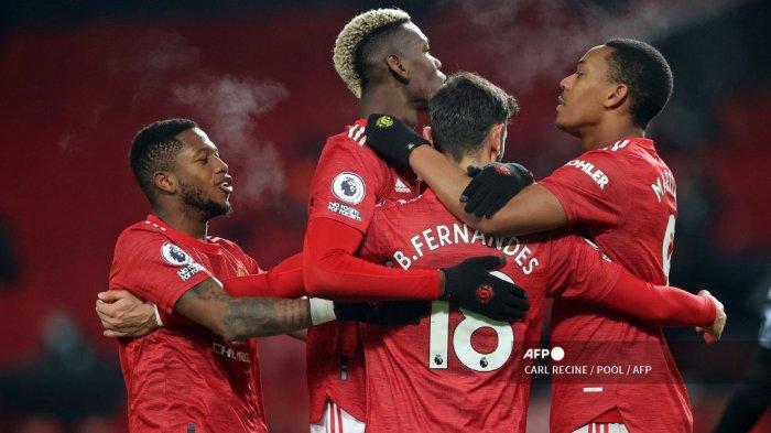 Liverpool-MU Bersaing Sengit, Chelsea Melorot