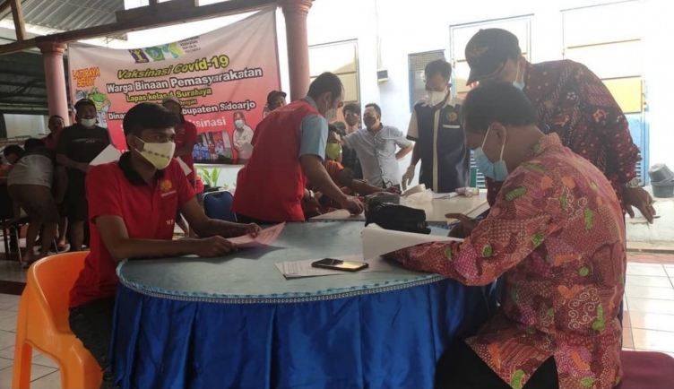 Warga Binaan di Lapas Kelas I Surabaya mulai Divaksinasi COVID-19