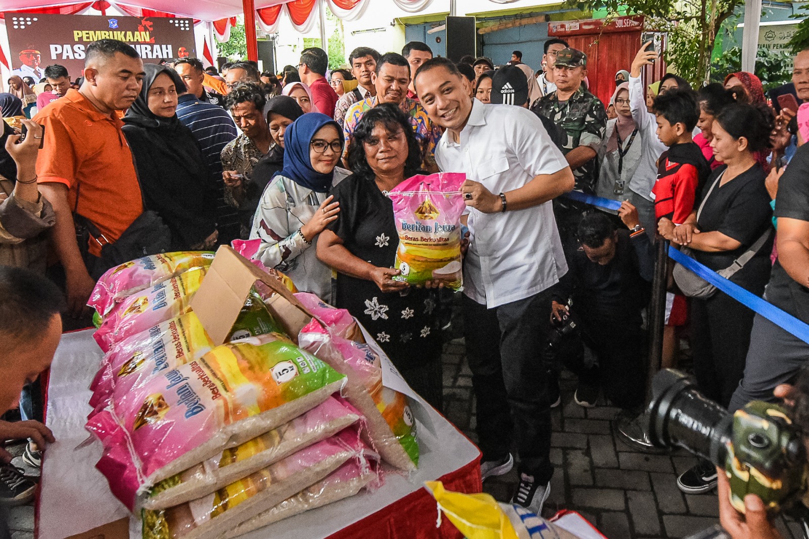 Pasar Murah Surabaya Berlanjut hingga Akhir Tahun, Wali Kota Eri Imbau Warga Tak Panik