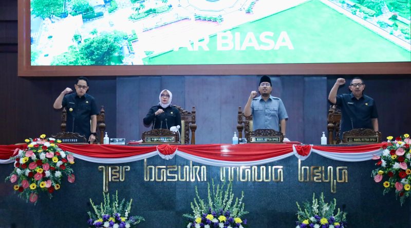 Pj Gubernur Adhy Jelaskan Usulan Raperda Rencana Umum Energi Daerah