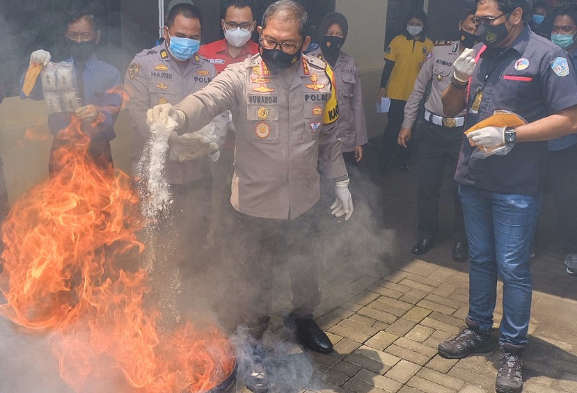 Polresta Sidoarjo Musnahkan 6 Kg Sabu dari Jaringan Malaysia