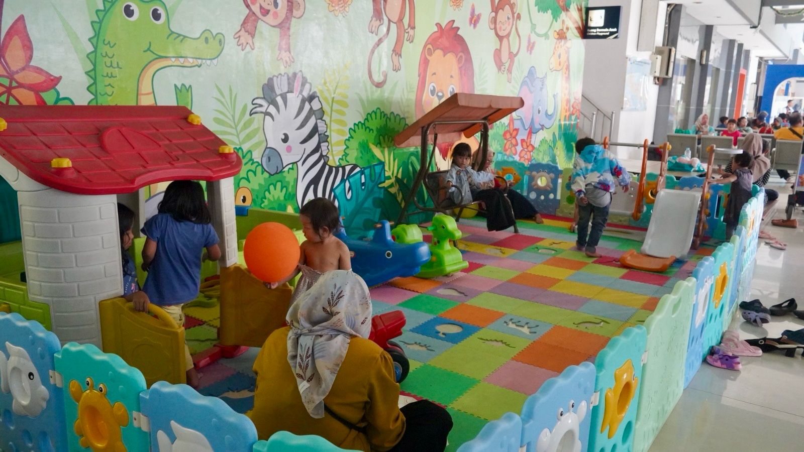 Manjakan Penumpang, KAI Sediakan Area Bermain Anak di Stasiun