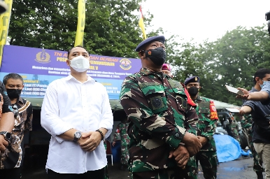 Bareng Lantamal V, Pemkot Surabaya Bantu Korban Bencana Alam NTT