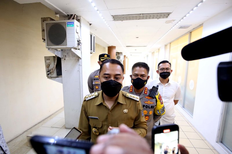 Bantu Percepatan Vaksinasi di Wilayah Aglomerasi, Wali Kota Surabaya Kirim Nakes ke Sidoarjo