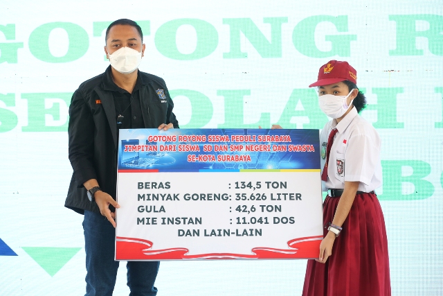 Pelajar SD SMP se-Surabaya Serahkan Bantuan ke Sesama Pelajar Terdampak Pandemi Covid-19
