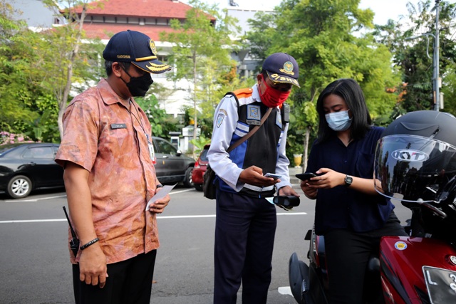 Kota Surabaya mulai Terapkan Pembayaran Retribusi Parkir dengan Qris