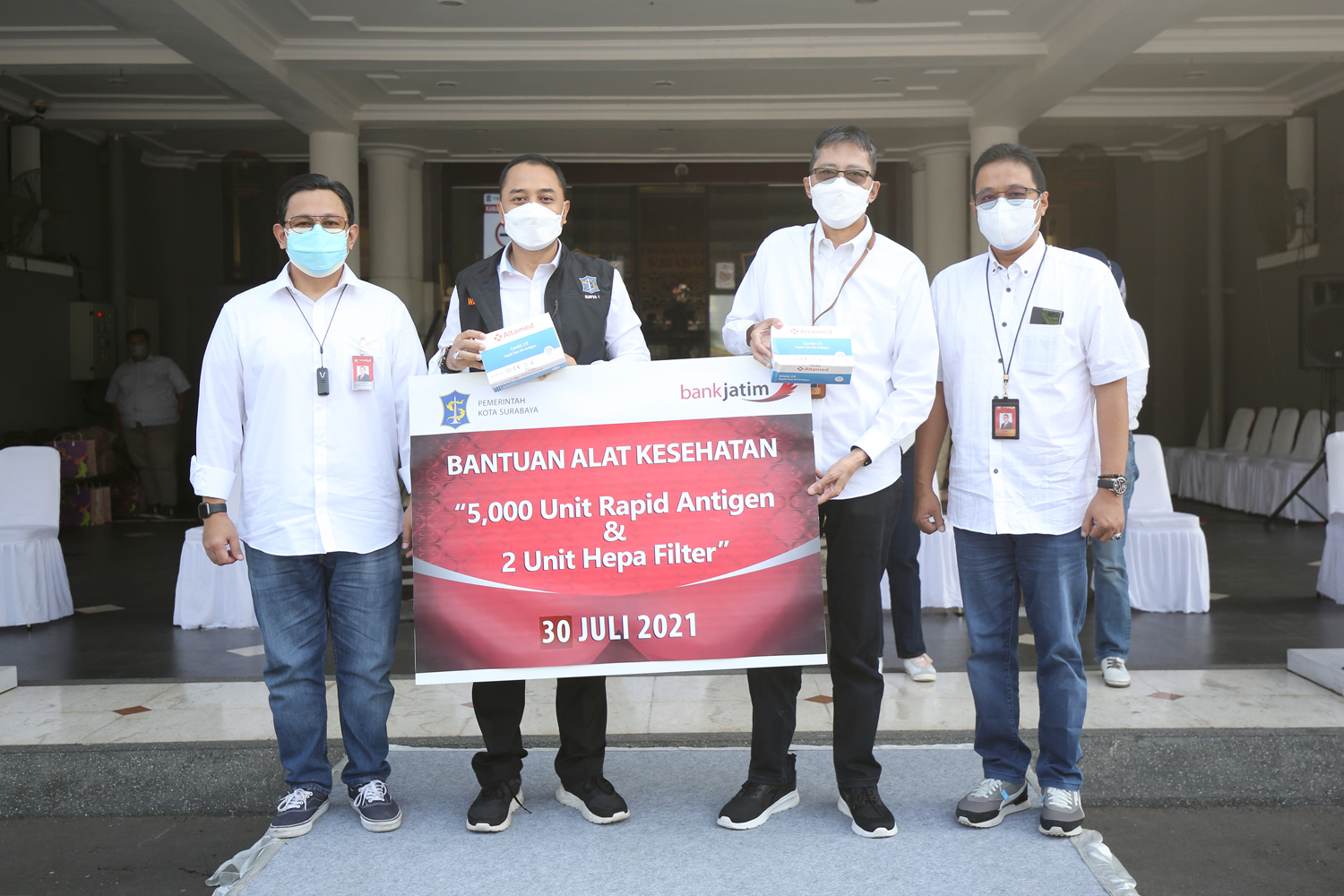 Bantuan Terus Berdatangan, Eri Cahyadi: Bukti Semangat Gotong Royong dan Kebersamaan Mengatasi Pandemi Covid-19