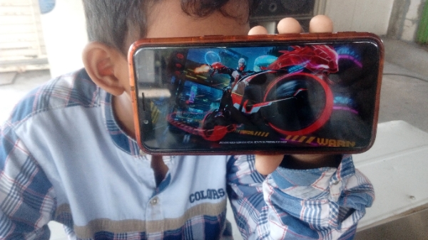 Warga Gresik Resah Anak-Anak Terbiasa Bermain Game Online di Warkop