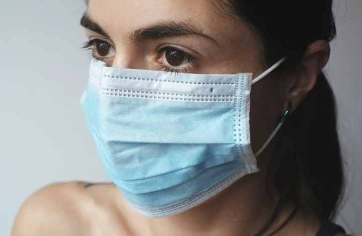 Ternyata yang Kita Lakukan selama Ini Salah! Begini Cara Memakai dan Melepas Masker yang Baik dan Benar