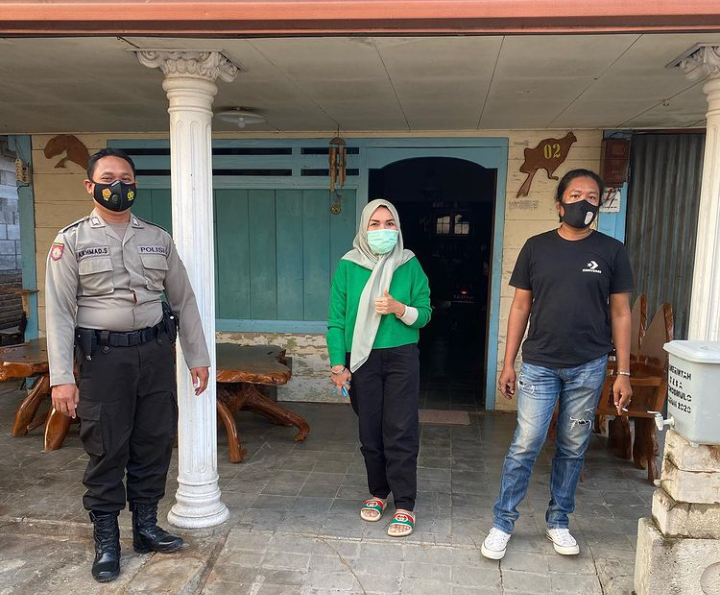 Sambil Bawa Polisi, Orang Tua Ayu Ting Ting Labrak Haters Penghina Cucu di Rumahnya di Bojonegoro Jatim