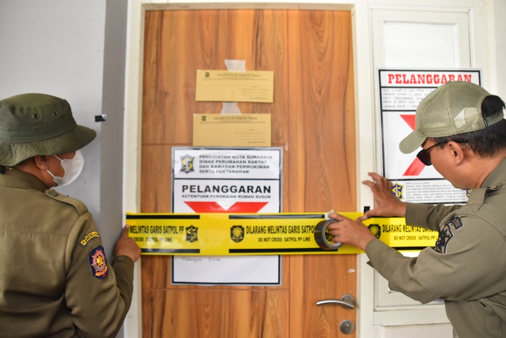 Satpol PP Surabaya Segel 6 Unit Rusunawa yang Lama Tak Dihuni