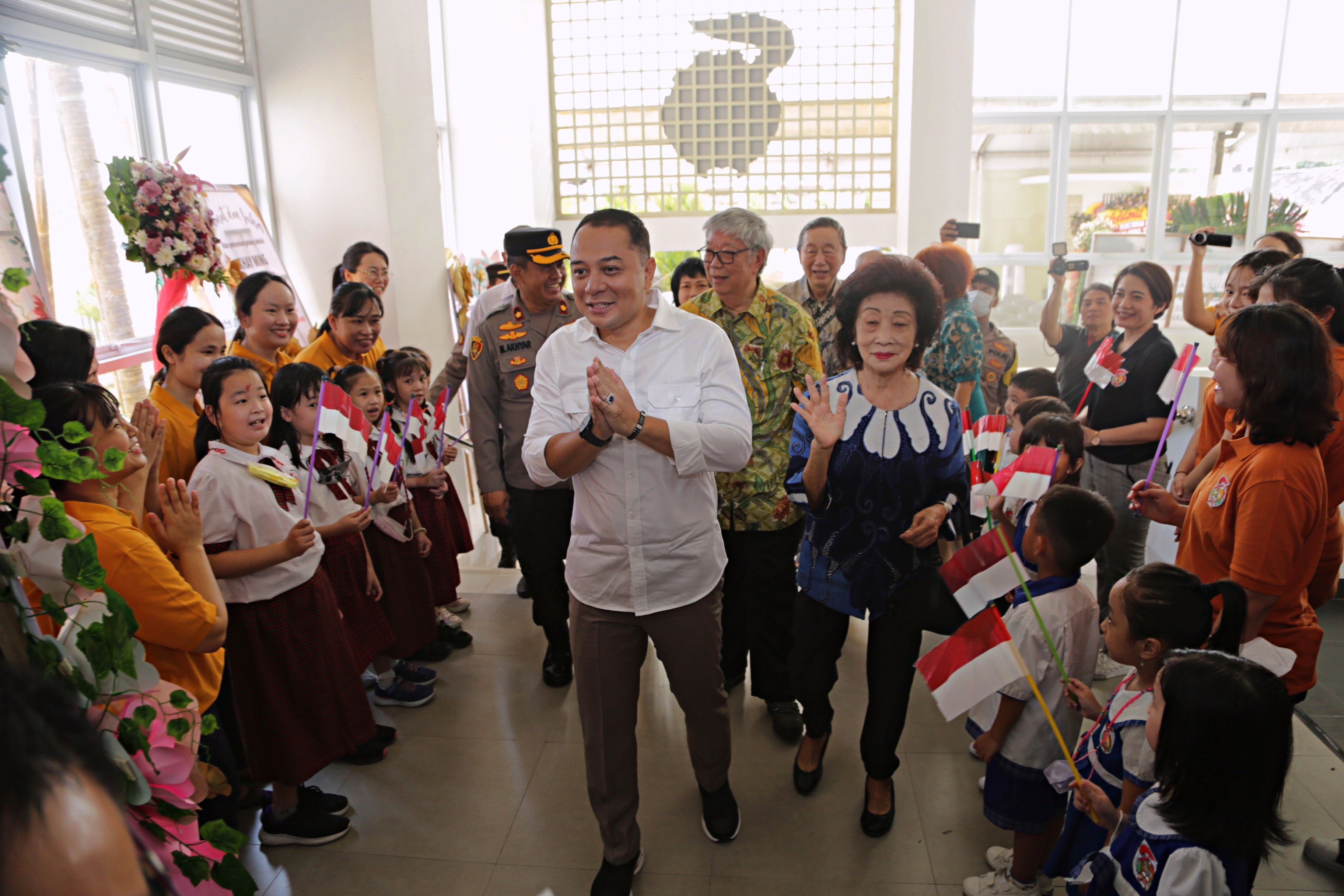 Ada Sekolah Internasional dengan 3 Bahasa di Surabaya, Wali Kota Eri Cahyadi Terkesima