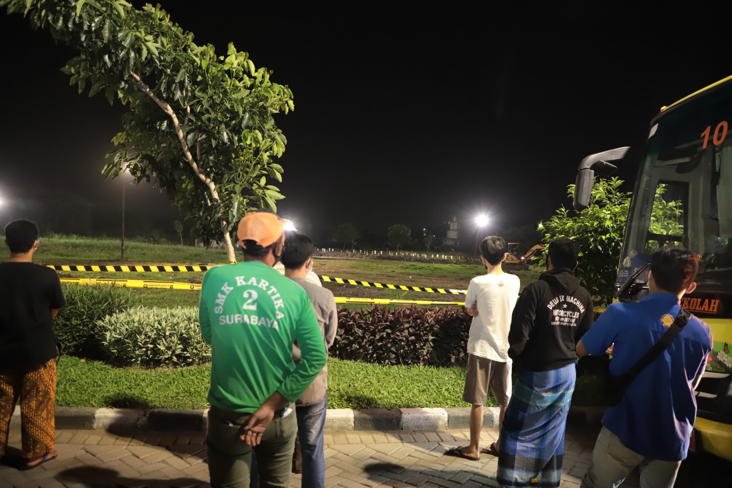 Kapok! Pelanggar Prokes dan PPKM Darurat di Surabaya Diajak ke Makam hingga Merawat Orang dengan Gangguan Jiwa
