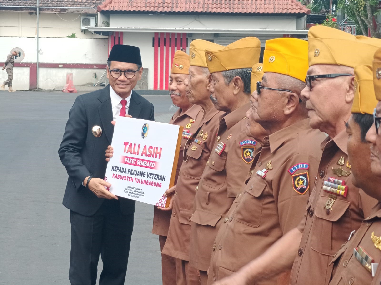 Peringati Hari Pahlawan, Pj. Bupati Tulungagung Ajak Perangi Kemiskinan dan Kebodohan