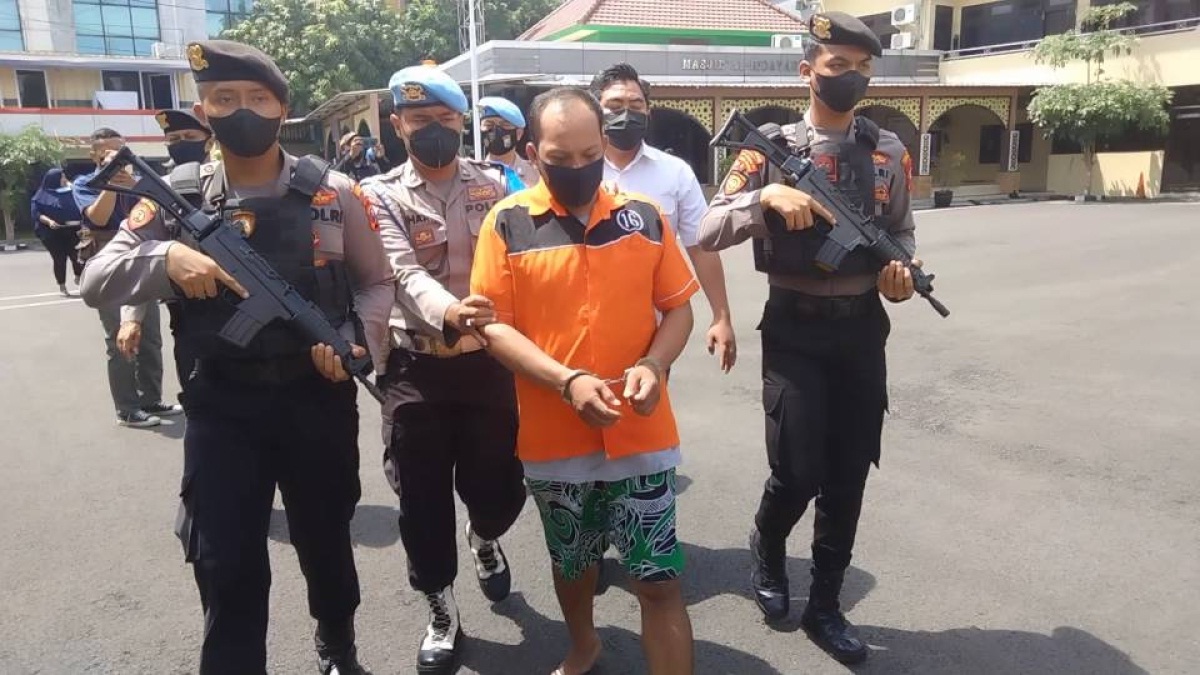 Polisi Ringkus Pelaku Pembacokan di Stasiun Kota Surabaya, Motifnya Cemburu Istrinya Dihamili Korban