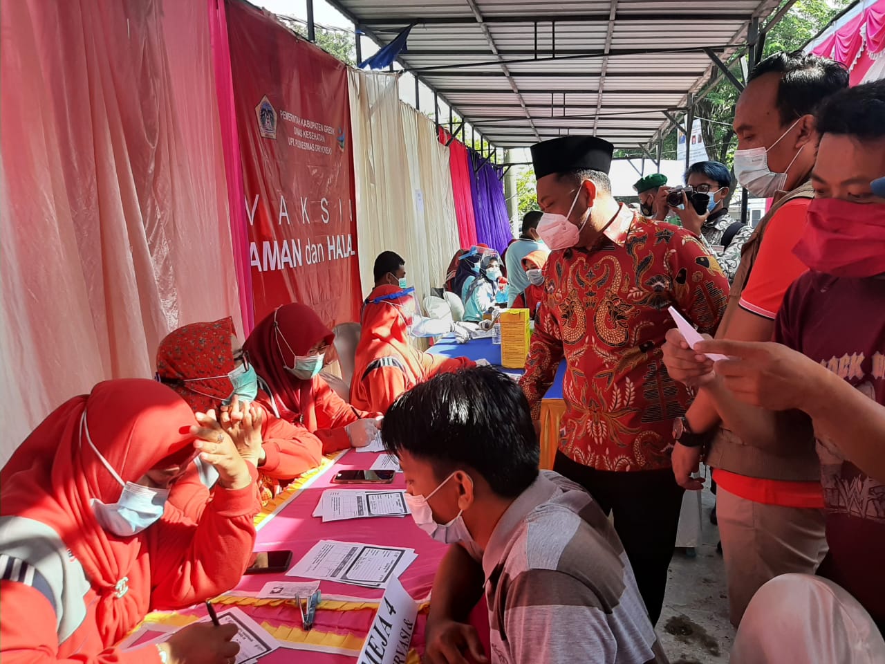 Pedagang Pasar Gresik Divaksin, Gus Yani: Berdampak Pemulihan Ekonomi