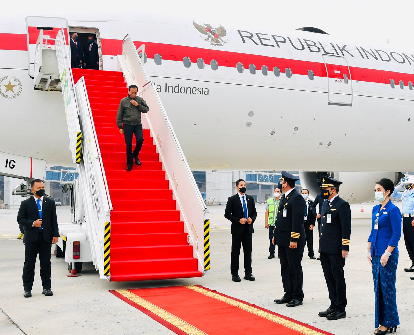 Tiba di Tanah Air, Tidak Ada Penyambutan untuk Presiden Jokowi dari para Pejabat