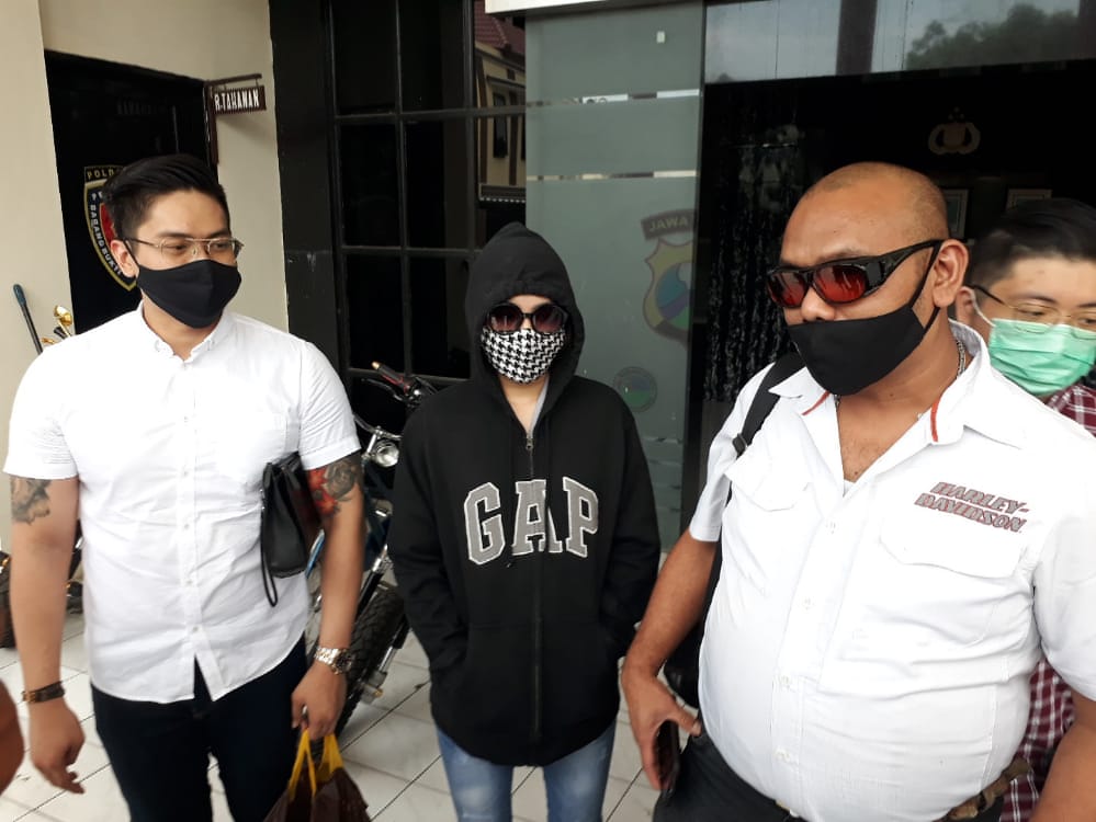 Merasa Dilecehkan, Model Cantik Laporkan Pengusaha Sepatu