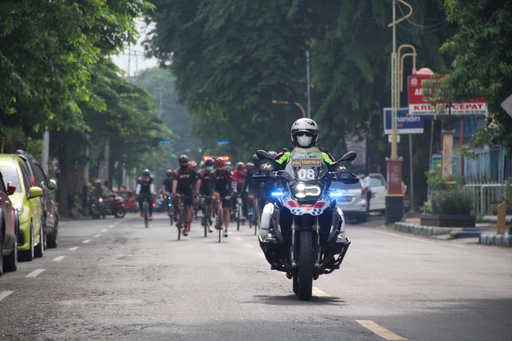 Pilkada Berakhir Damai, Polresta Mojokerto Sapa Warga Dengan Gowes