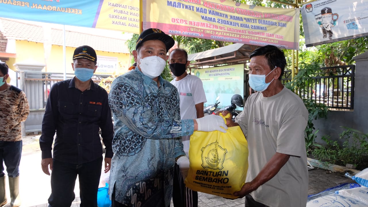 PJ Bupati Sidoarjo Salurkan 754 Sembako kepada Warga Terdampak Banjir