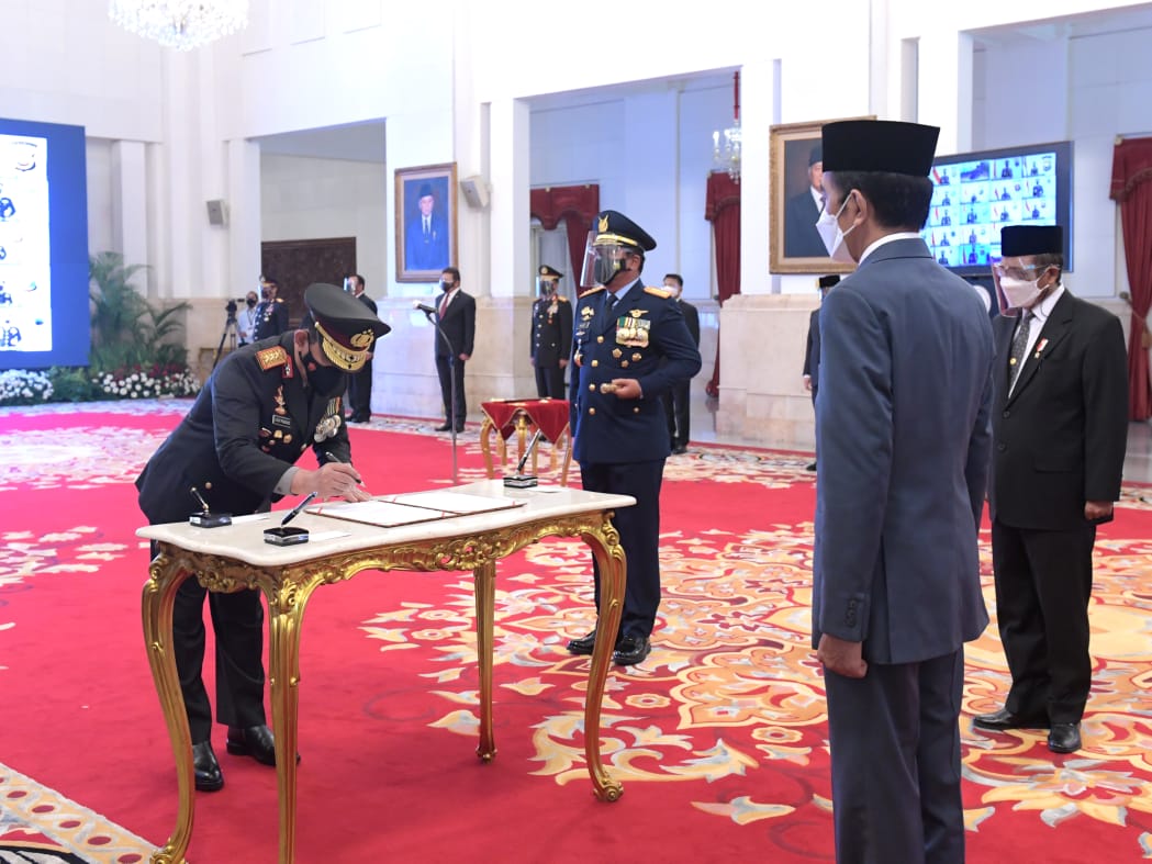 Jenderal Idham Serahkan Panji, Jenderal Listyo Resmi Kapolri