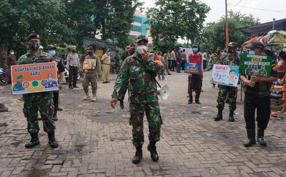 Forkopimda Jawa Timur Tebar 20 Ribu Masker dan 5 Ribu Paket Sembako