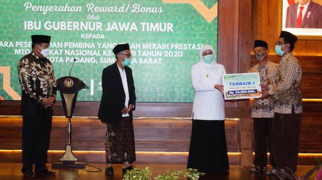 Moncer di MTQ Nasional, Gubernur Jatim Kucuri Bonus Kafilah Sidoarjo