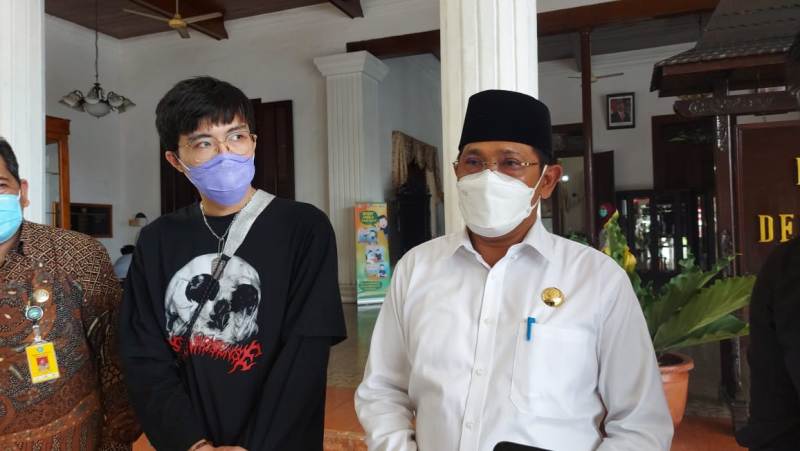 Di Sidoarjo, dr Tirta: Kembalikan Kebijakan Melawan Covid ke Daerah
