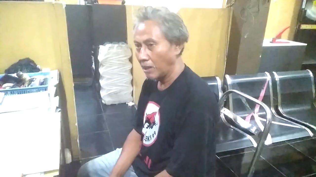 Tak Terima Ditagih Pulsa, Pria ini Bacok Tetangga dengan Celurit