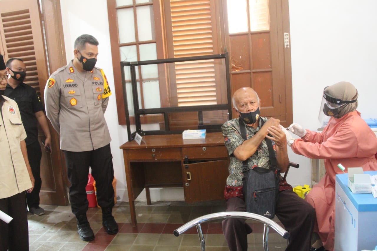 Polres Blitar Gandeng Dinkes Vaksinasi Purnawirawan Polri