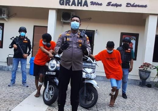 Dua Pelaku Curanmor Melempar Kunci T saat Ditangkap, Polisi Balas dengan Luncurkan Timah Panas