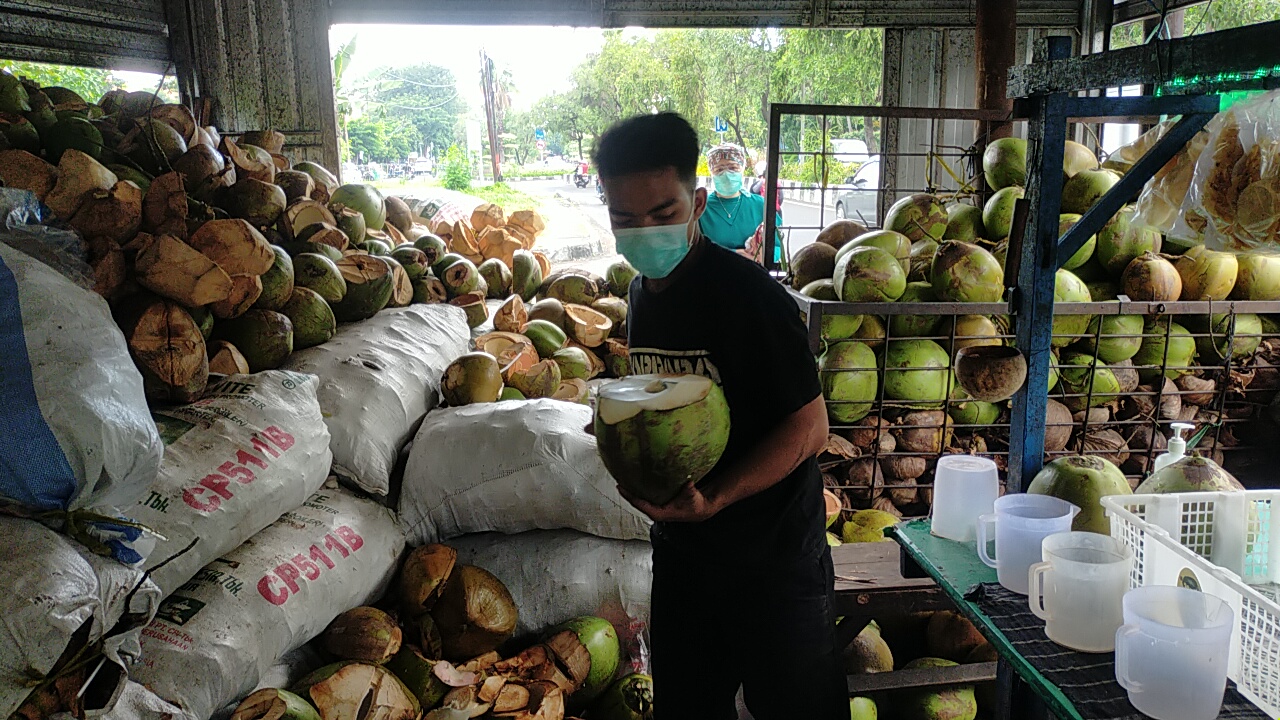 Diburu Masyarakat, Pedagang Degan Hijau Kewalahan