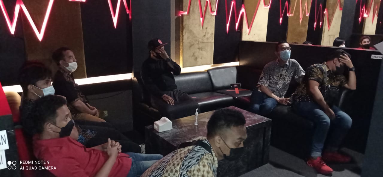 Nekat Buka saat PPKM Darurat, Rumah Karaoke di Kalibokor Surabaya Ini Digerebek Polisi