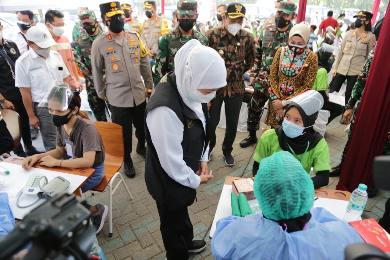 Forkopimda Jatim Cek Langsung Serbuan Vaksinasi Berbasis Pekerja di Sidoarjo