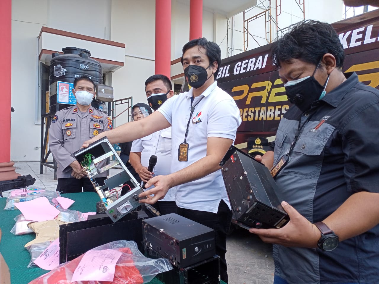 Jaringan Narkoba asal Sumatera Dibongkar, Polisi Amankan Tujuh Pengedar dan 2,3 Kg Sabu