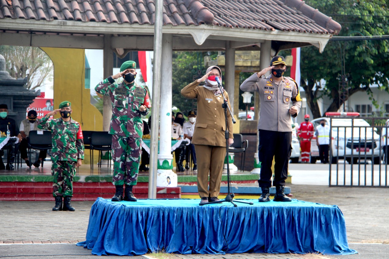 Tekan Penyebaran Covid 19, Forkopimda Lumajang Bersinergi Pimpin Apel Gelar Pasukan Pemindahan Isoman Menuju Isoter