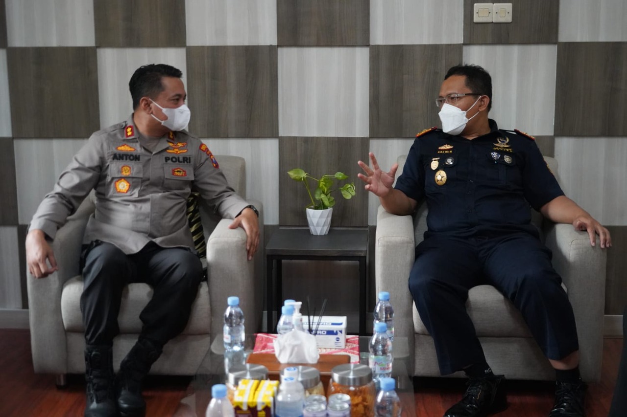 Jaga Hubungan Baik, Kapolres Tanjung Perak Terima Kunjungan Kepala Bea Cukai