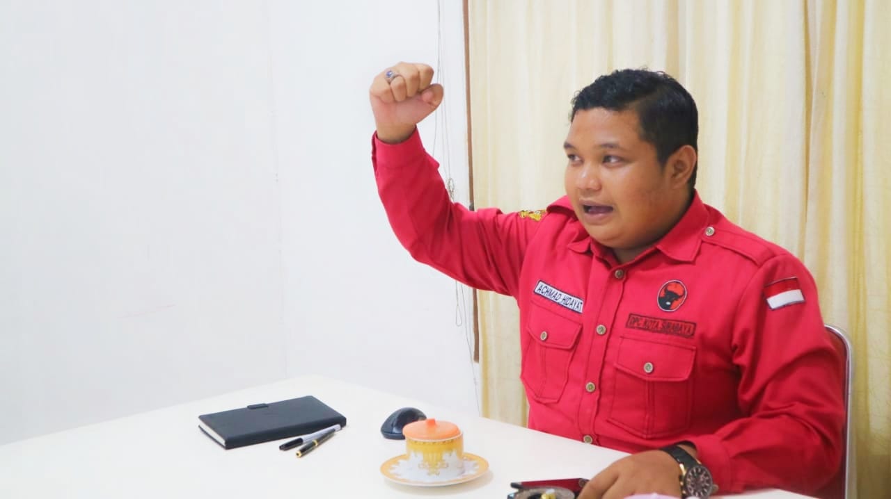 Penuhi Asupan Protein Warga, Wakil Sekretaris DPC PDIP Surabaya Achmad Hidayat Bagi-Bagi Telur