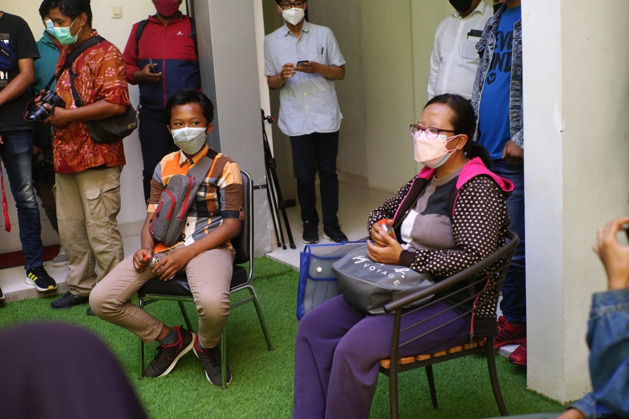 Warga Surabaya Mengadu ke Wawali Armuji, Diterima Jalur Mitrawarga tapi Tetap Diminta Bayar Seragam
