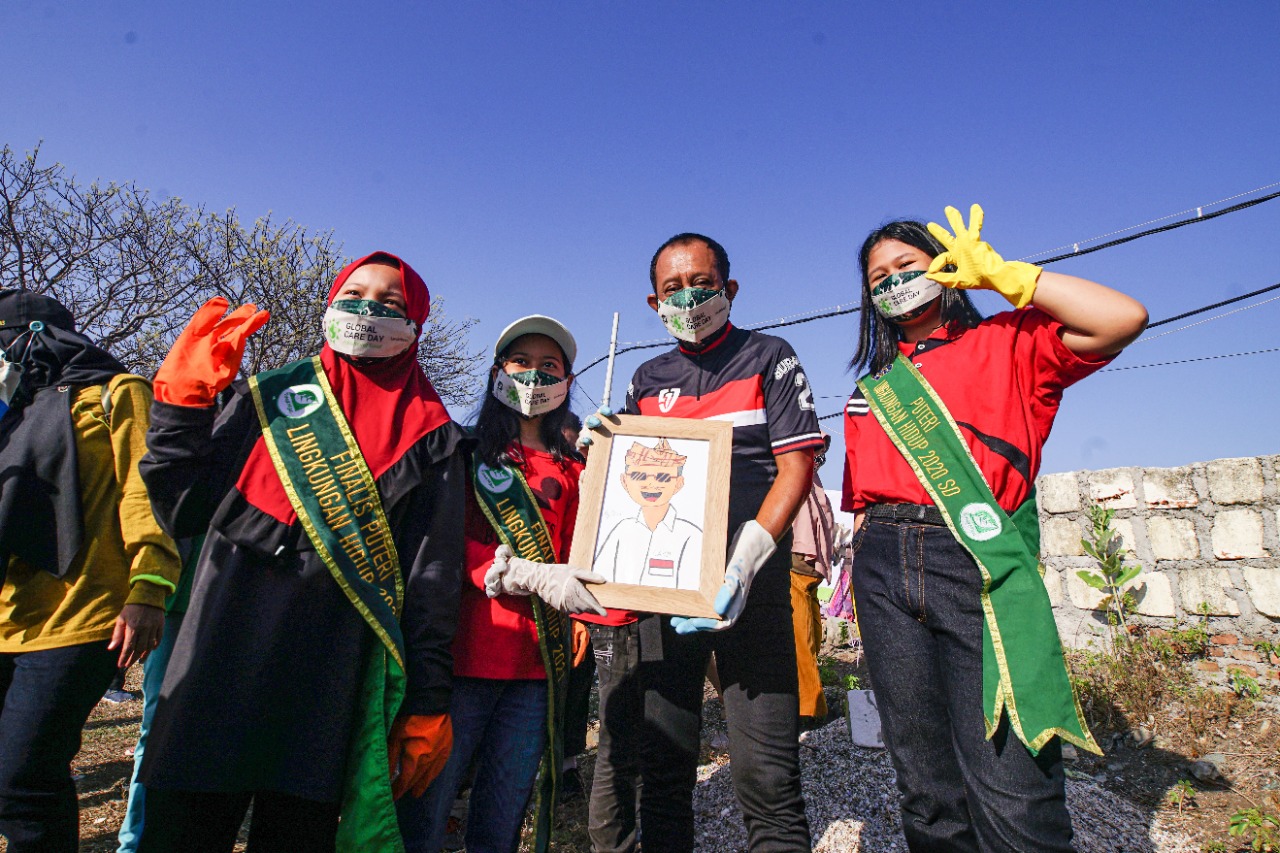 Wakil Wali Kota Armuji Bersih-Bersih Pantai bersama Finalis Pangeran-Putri Lingkungan Hidup