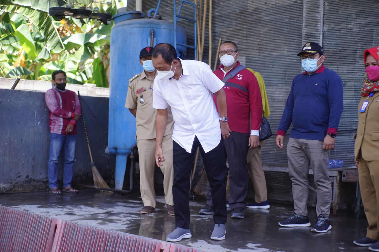 Pemkot Surabaya Gencar Keruk Saluran jelang Musim Hujan, Wawali Armuji Turun Langsung di Lapangan